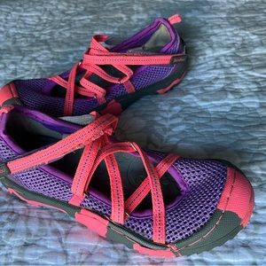 Little girls Jambu shoes. Size 13.